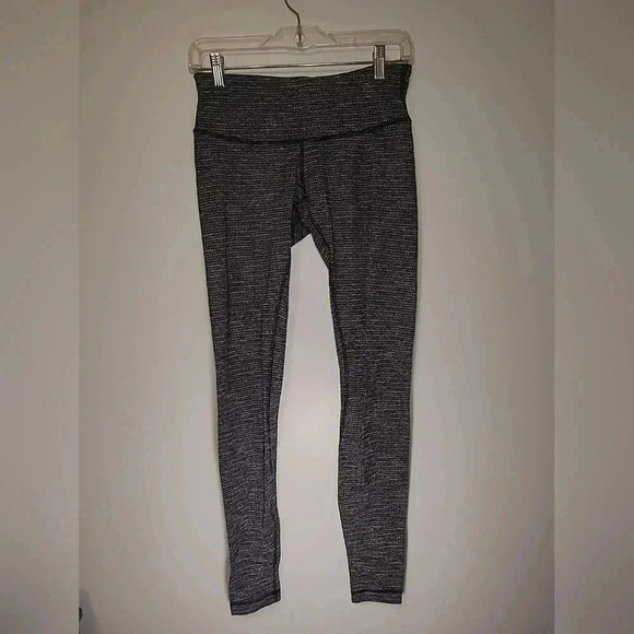 lululemon athletica Pants - Lululemon Wunder Under High Rise Black and White Speckles  Legging Size 6